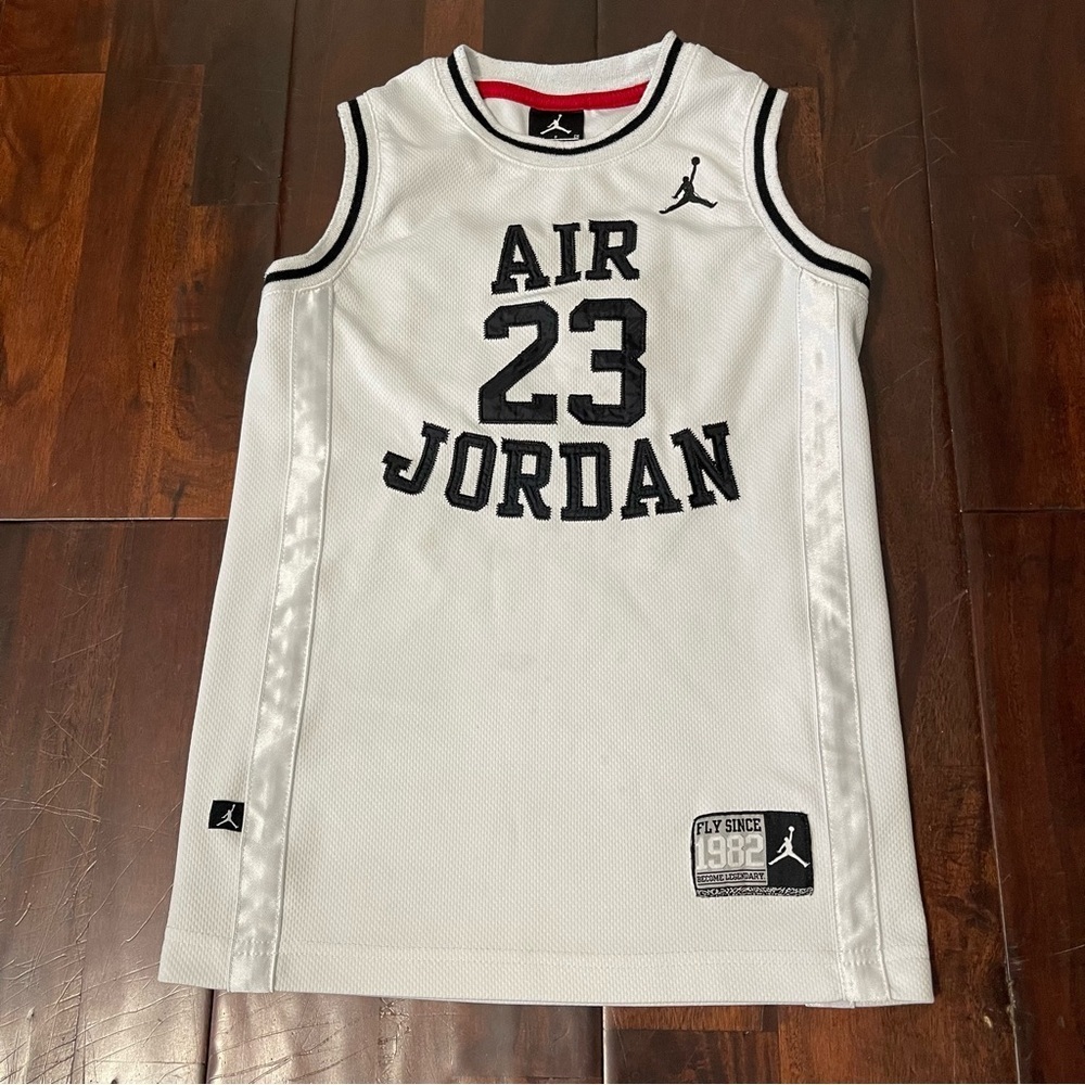Air Jordan Michael Jordan Jersey White And Black Youth Small 23 Basketball